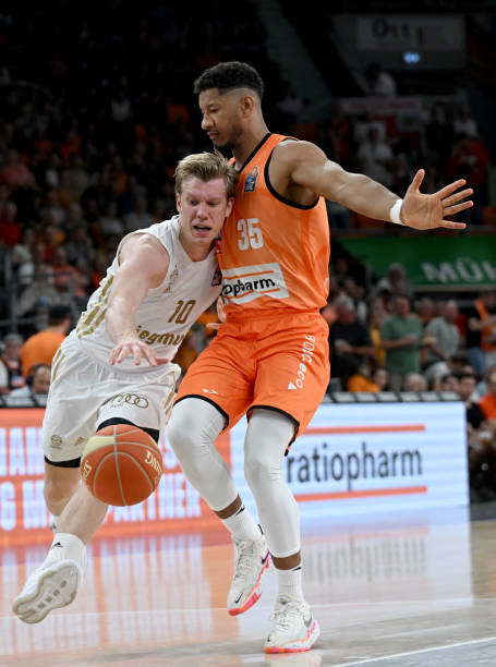 她保持稳定 她保持稳定